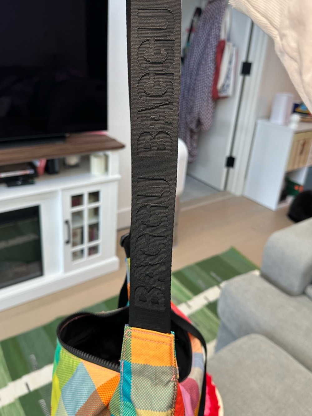 BAGGU x UO Exclusive Madras Print Medium Nylon Crescent - Picture 8 of 9